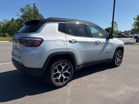 Used 2025 Jeep Compass Limited AWD/4WD image 5