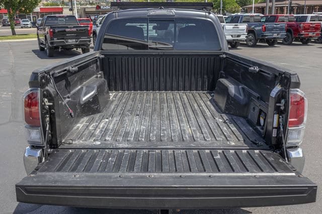 Used 2020 Toyota Tacoma TRD Off-Road AWD/4WD image 14