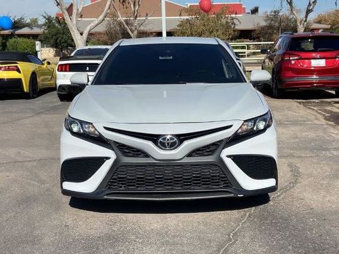Used 2022 Toyota Camry SE image 3