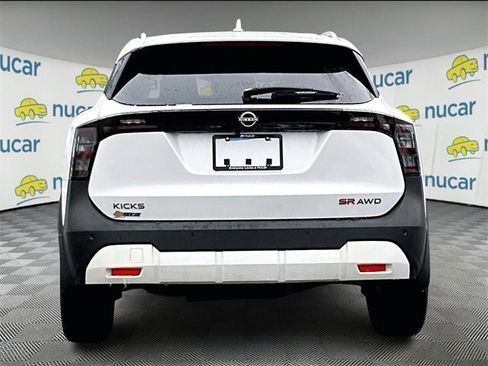 Used 2025 Nissan Kicks SR image 4