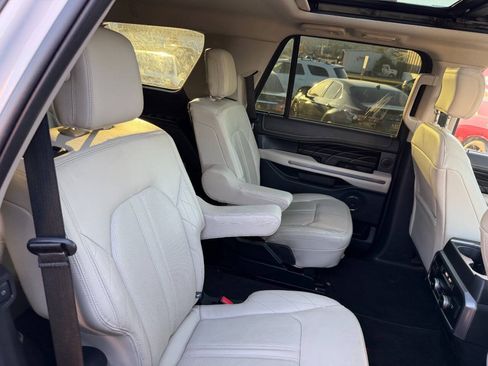 Used 2018 Ford Expedition Platinum RWD image 26