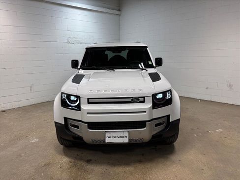 Used 2025 Land Rover Defender 110 S image 3