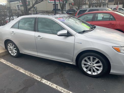 Used 2012 Toyota Camry XLE w/ Leather Pkg image 2