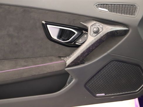 Used 2024 Lamborghini Huracan EVO image 18