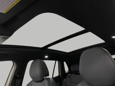 New 2026 Volkswagen Tiguan SE R-Line AWD/4WD image 27