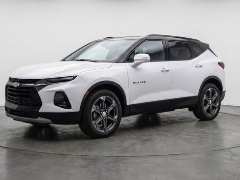 Used 2025 Chevrolet Blazer LT FWD image 3