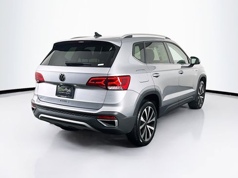 Used 2024 Volkswagen Taos SE image 9