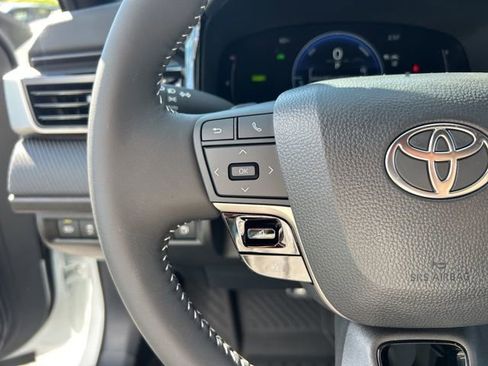 New 2026 Toyota Camry Hybrid FWD image 19