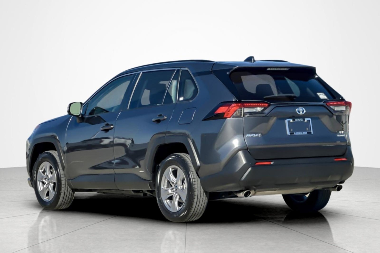 Certified 2022 Toyota RAV4 XLE w/ Convenience Package AWD/4WD image 3