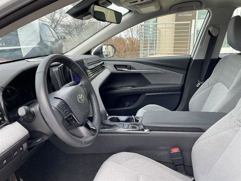 Used 2025 Toyota Camry LE w/ Convenience Package image 2