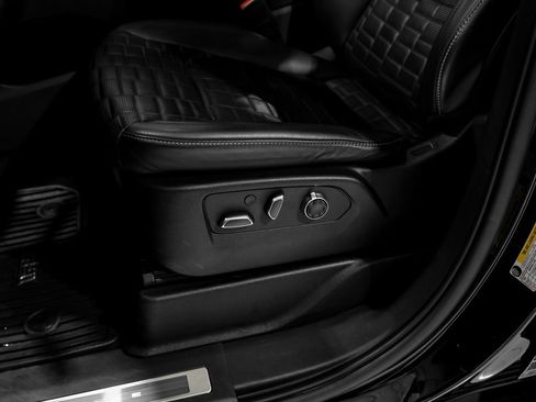 Used 2023 Cadillac Escalade ESV V image 29