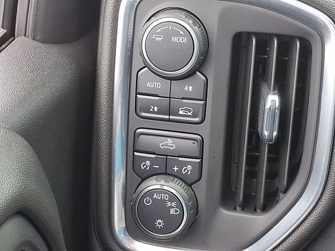 Used 2022 Chevrolet Silverado 1500 LT AWD/4WD image 24