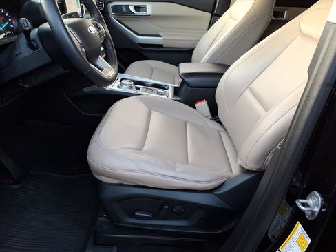 Certified 2022 Ford Explorer XLT w/ Equipment Group 202A image 15