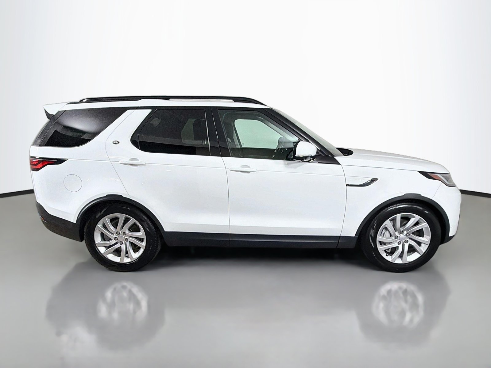 Used 2023 Land Rover Discovery S AWD/4WD image 6