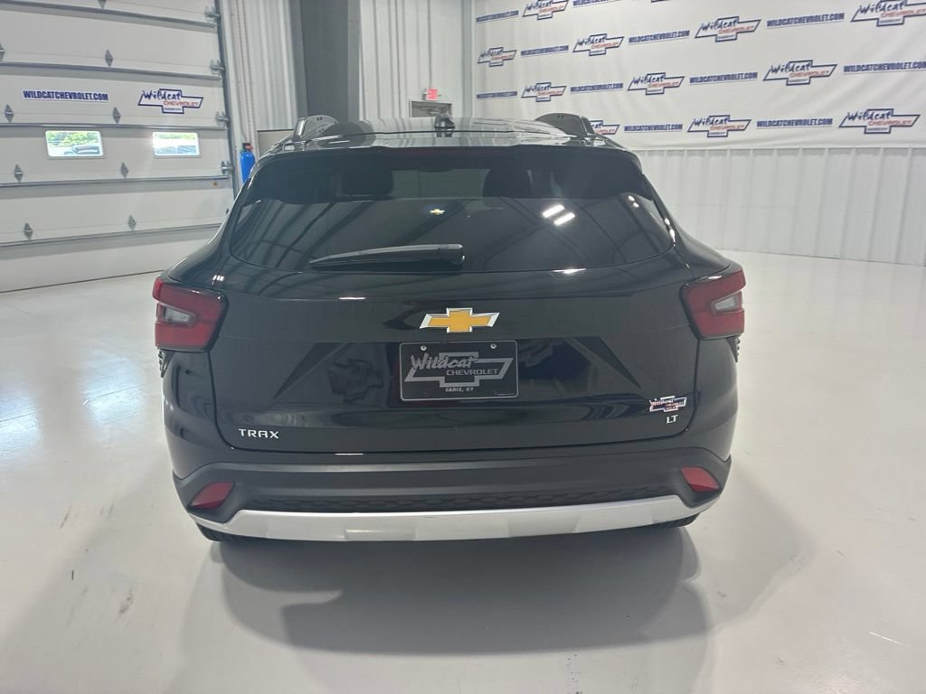 Used 2026 Chevrolet Trax LT FWD image 5