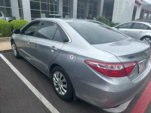 Used 2015 Toyota Camry LE FWD image 5