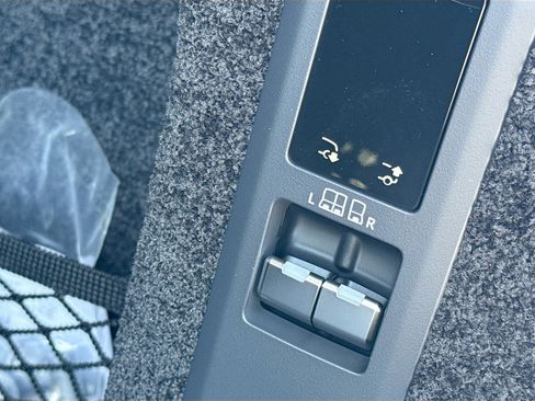 New 2026 Land Rover Range Rover SE image 13