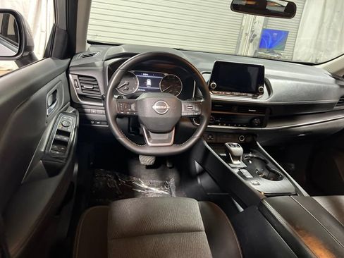 Used 2025 Nissan Rogue SV FWD image 17
