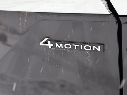 Used 2024 Volkswagen Atlas SE image 18