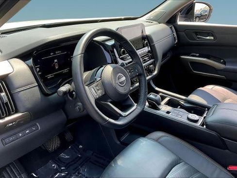 Used 2024 Nissan Pathfinder Platinum AWD/4WD image 16