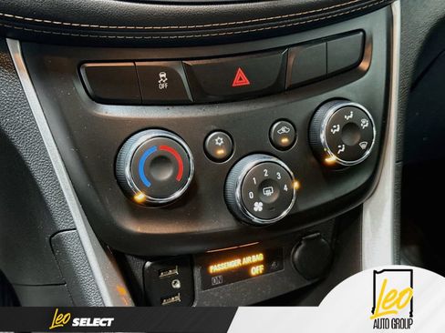 Used 2019 Chevrolet Trax LT w/ LT Convenience Package AWD/4WD image 18