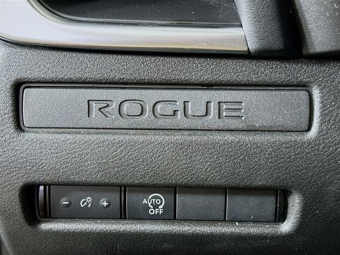 Used 2024 Nissan Rogue S AWD/4WD image 17