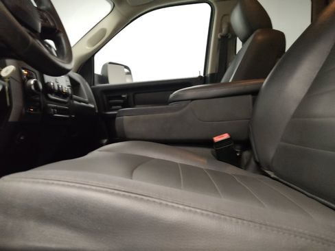 Used 2020 RAM 1500 Tradesman w/ Chrome Appearance Group AWD/4WD image 17