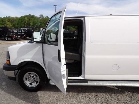Used 2024 Chevrolet Express 2500 w/ Driver Convenience Package image 13