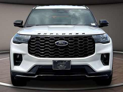 Used 2025 Ford Explorer ST-Line w/ ST-Line Street Pack AWD/4WD image 2