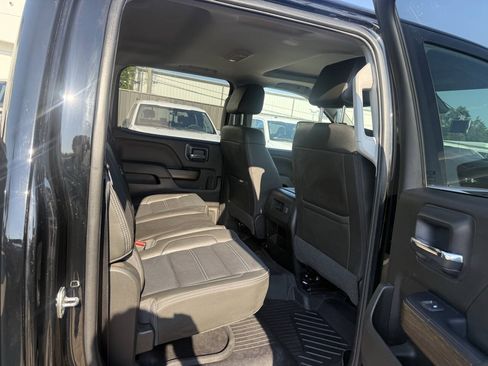 Used 2018 GMC Sierra 2500 Denali w/ Duramax Plus Package AWD/4WD image 15