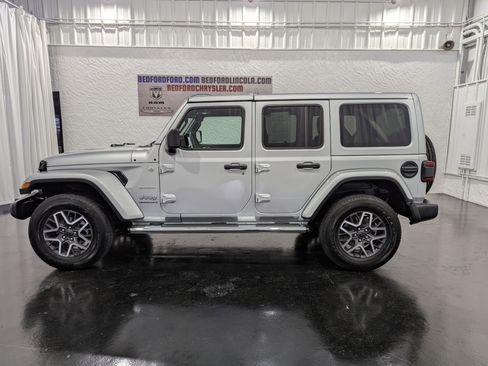 Used 2024 Jeep Wrangler Unlimited Sahara image 2