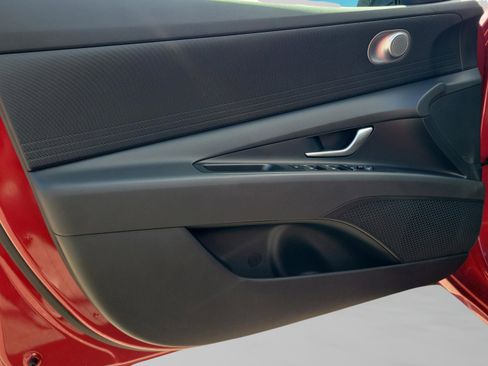 Certified 2026 Hyundai Elantra SE FWD image 16