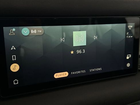 Used 2020 Land Rover Defender 110 SE image 12