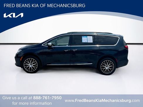 Used 2022 Chrysler Pacifica Limited w/ Uconnect Theater Family Group AWD/4WD image 4