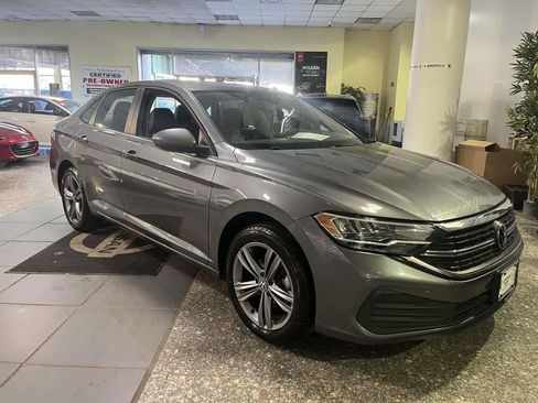 Used 2023 Volkswagen Jetta SE FWD image 9