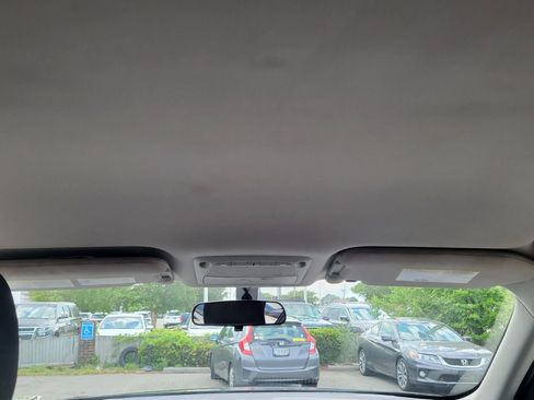 Used 2018 Nissan Pathfinder S image 15