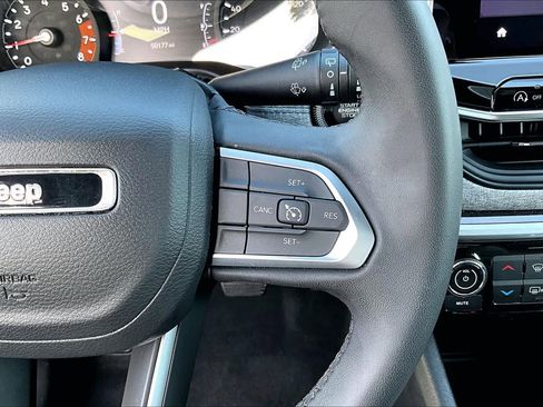 Used 2024 Jeep Compass Latitude image 46