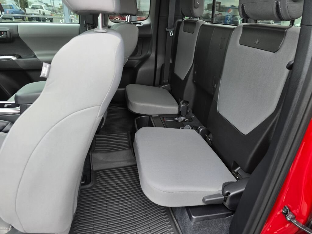 Used 2021 Toyota Tacoma SR5 AWD/4WD image 13