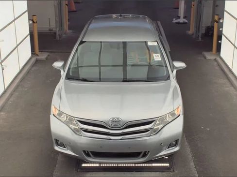 Used 2015 Toyota Venza LE FWD image 3