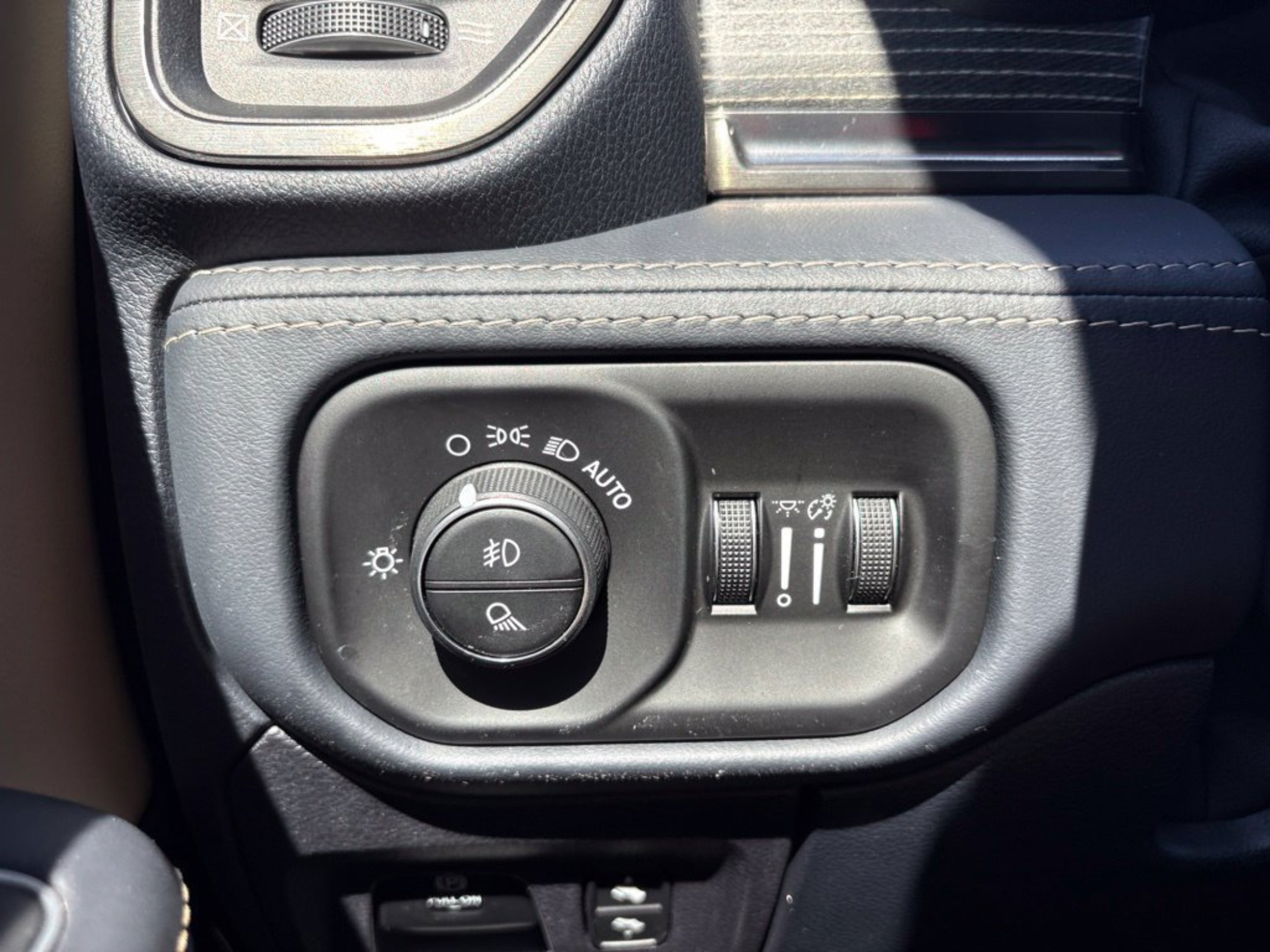Used 2021 RAM 1500 Limited AWD/4WD image 21
