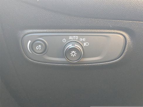 Used 2018 Chevrolet Equinox LT w/ Sun & Infotainment Package image 33