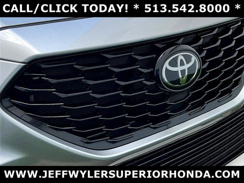 Used 2022 Toyota Highlander XSE AWD/4WD image 34