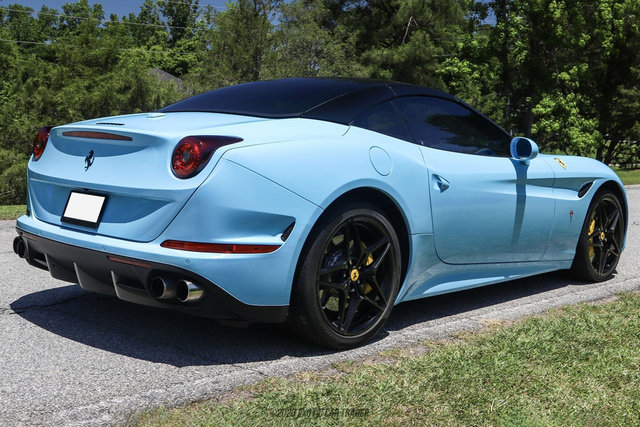 Used 2015 Ferrari California T RWD image 22