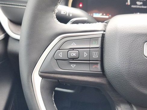 Used 2025 Jeep Grand Cherokee Limited image 28