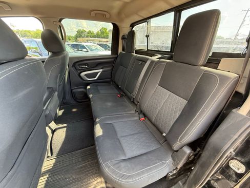 Used 2018 Nissan Titan 4x4 Crew Cab image 23