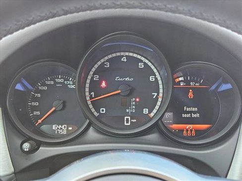 Used 2021 Porsche Macan Turbo image 11