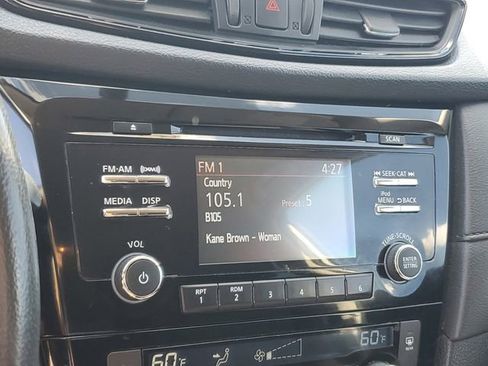 Used 2017 Nissan Rogue SV FWD image 17