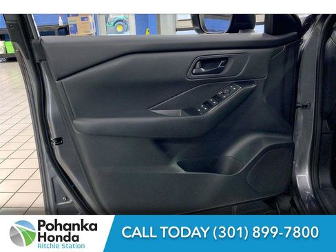 Used 2024 Nissan Rogue S image 25