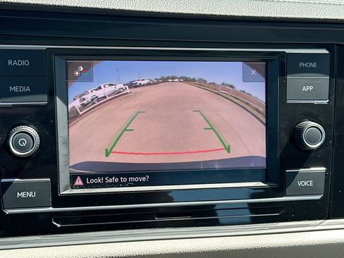 Used 2024 Volkswagen Jetta SE FWD image 17