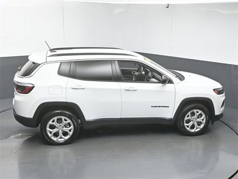 Used 2024 Jeep Compass Latitude image 45